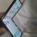 2. Samsung Foldable Smartphone Prototype (6)