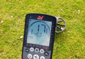 4. Minelab Equinox 800 Metal Detector (12)