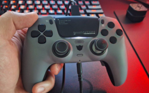 2. HexGaming Phantom Controller (11)