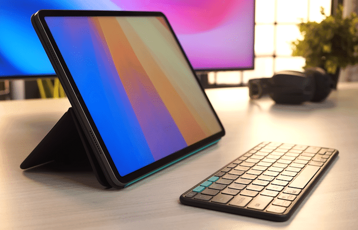 Logitech Flip Folio – Protective Case & Bluetooth Keyboard for iPad Pro/Air