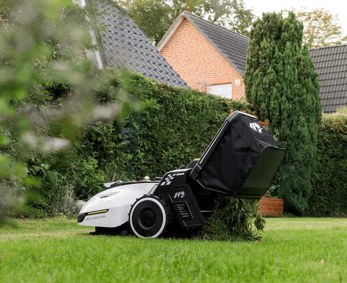 Mammotion YUKA 2000 – Self-Emptying Lawn Sweeping Robot Mower
