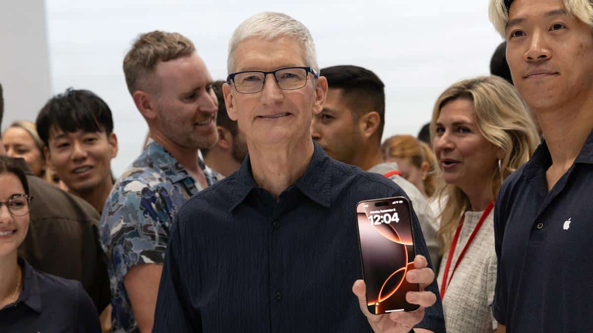 apple-Tim-Cook-announces-newest-family-member apple-Tim-Cook-announces-newest-family-member