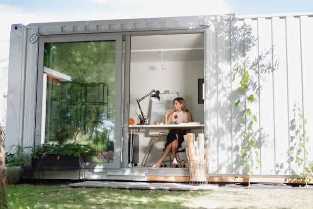 outdoor-living-space-retractable-glass-wall.jp.jpg