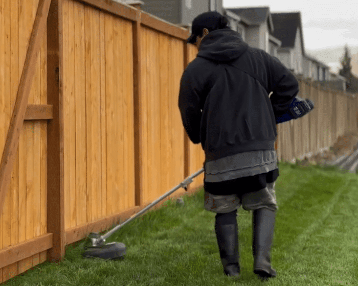 Wild Badger 40V Electric Weed Wacker – 4-in-1 Battery-Powered Grass Trimmer